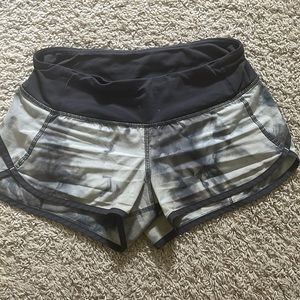 Lululemon size 2 marble speed ups